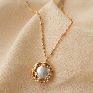 Simple retro gold and baroque pearl necklace